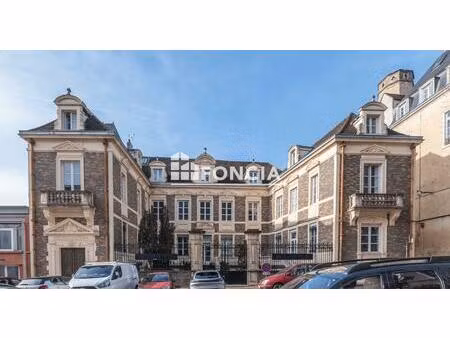 charmant duplex_t2 lumineux situé dans un immeuble historique de caractère