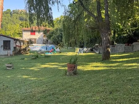 charmante maison dans typique village ariégeois.