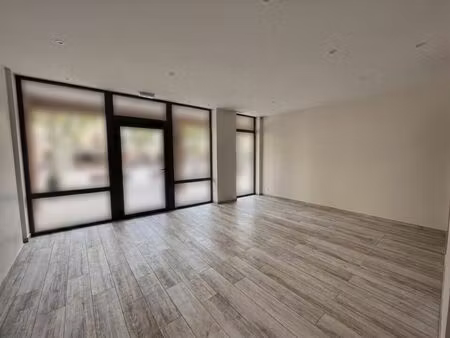 vente commerce opio 06650 87m²