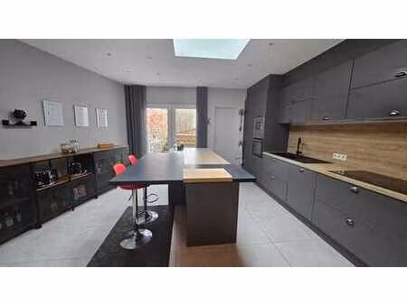 maison récemment rénovée (3 ch + bureau) au cœur de flobecq