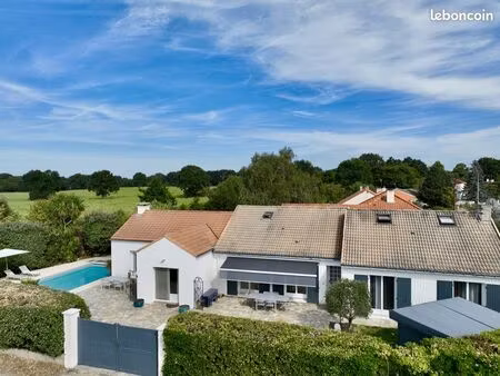 maison 6 pièces 222 m²