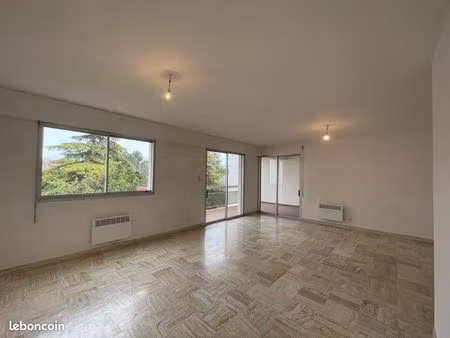 location t4 marseille 13012