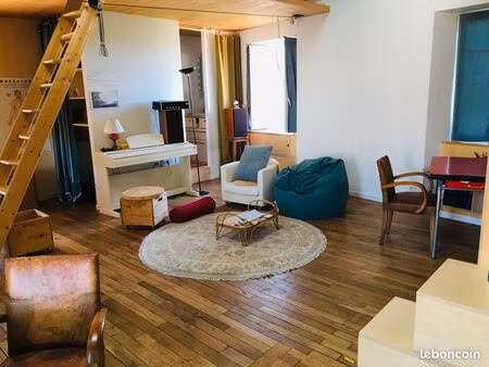 loft meublé avec mezzanines dans impasse centre nantes