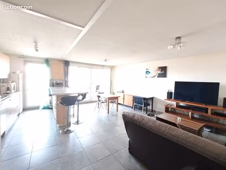 grand t3 meuble dernier etage traversant balcon parking couvert metro saint agne