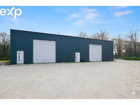 à trois minites de créon