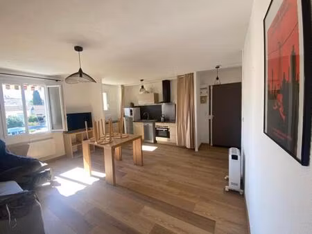 charmant t2 rénové au coeur de cogolin