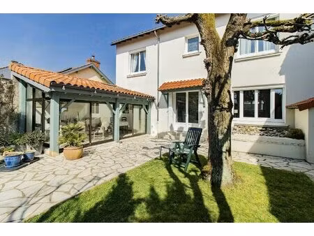 proche de toutes commodités, maison de caractère de 151 m² + jardin d'hiver de 15 m², 4...