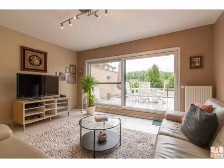 ruim energiezuinig duplexappartement met terras in halen