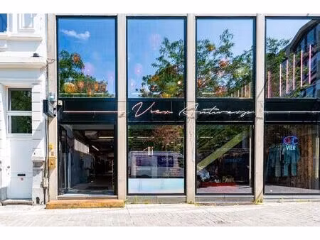 veelzijdig handelspand in trendy winkelbuurt