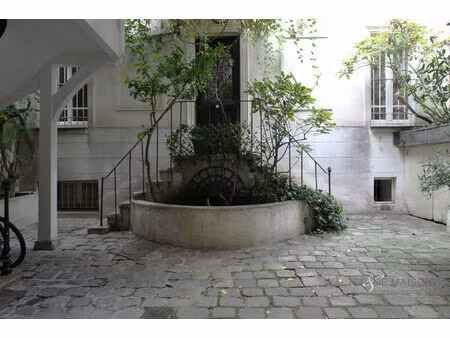 entre denfert-rochereau et montparnasse - maison atypique au cachet exceptionnel avec son 