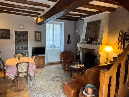 maison ancienne avec vie de plain-pied 2 minutes du centre de restigne