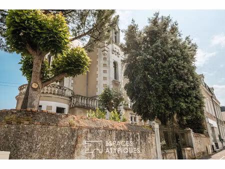 hôtel particulier en centre-ville avec jardin et dépendance