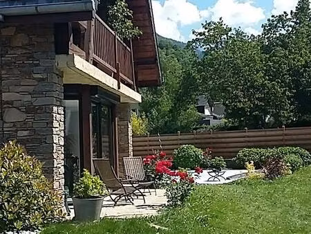 charmante maison/chalet avec jardin et piscine