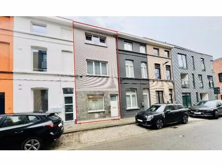 nabij station gent sint pieters, gerenoveerde rijwoning met 2 slaapkamers