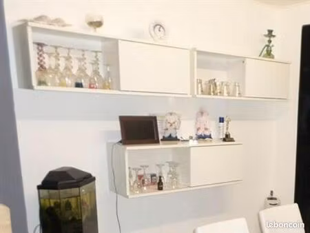 ses plus: garage attenant avec portail, places de stationnement