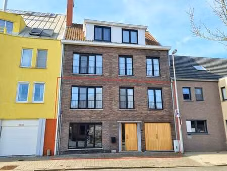 ruime woonst met 3 slaapkamers en tuin