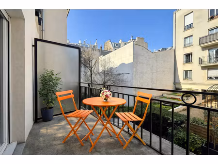 t1 de 26m2 ,balcon , calme et lumineux - rue de la roquette paris11