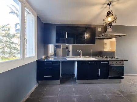 appartement t3-61m2-2 chambres- balcon-cave