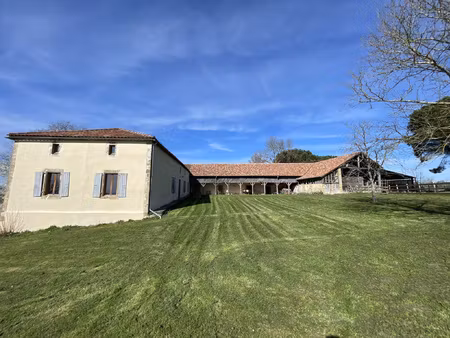 propriété de caractère rénovée sur 14 hectares avec vue domi