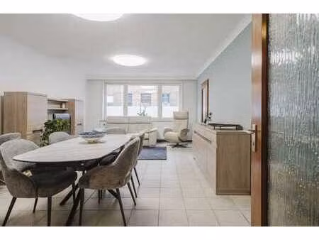 appartement de deux chambres au rez-de-chaussée sur overleie