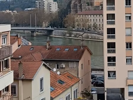 charmant t2 46m² quai pierre scize - 940 cc