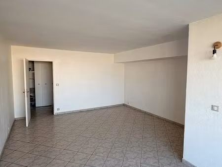 location 2 pièces lumineux 1 260 hc – paris 19e, proche buttes chaumont et canal de l’ourc