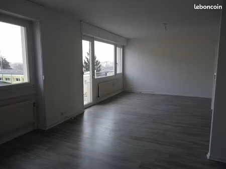 particulier loue 4p traversant dans petite résidence