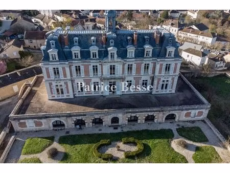 en saône-et-loire, le long de la route des grands crus, un château napoléon iii et son...