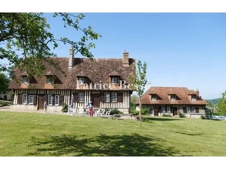 entre lisieux et pont-l'evêque, entourée de près de 9 ha plantés de pommiers, une ferme du