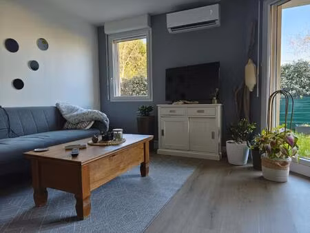 catselnau d ' estretefonds , charmant t2 en rez de jardin , entiérement rénové , avec deux