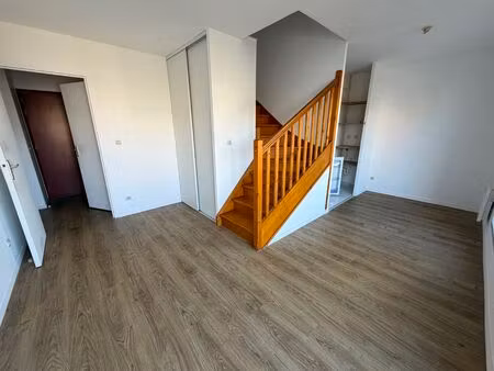 t2 duplex dernier étage chantenay jean mace avec terrasse