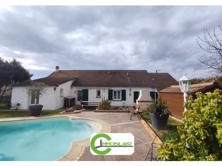 pavillon avec piscine