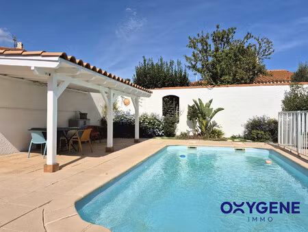 maison familiale avec piscine et dépendance