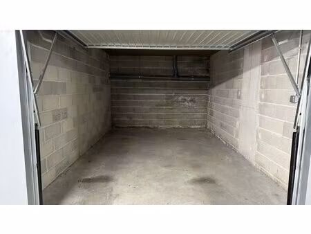 garage fermé en sous-sol 15m2 istres