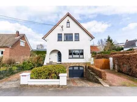 villa de charme dans une rue très calme avec piscine !