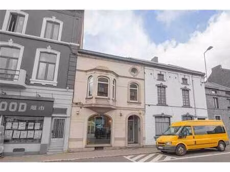 maison de commerce avec logement et jardin bien située
