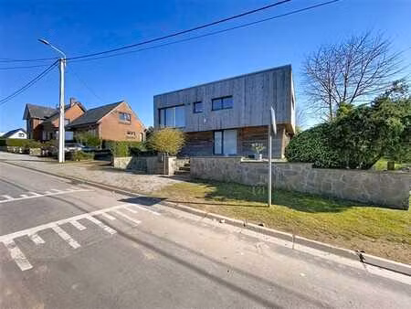 villa 4 facades avec une partie pro