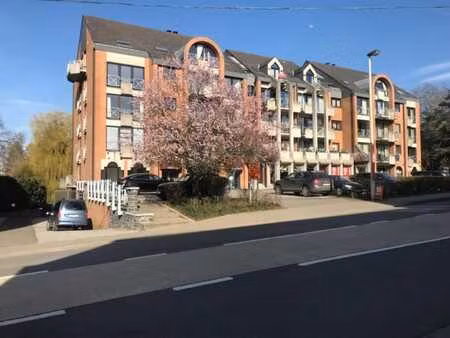 magnifique duplex avec caves et parking au centre de marche