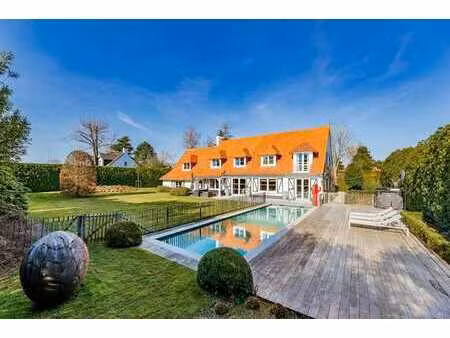 sept fontaines-splendide villa-terrain de fond-piscine