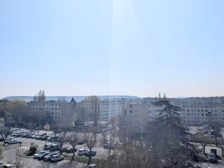 appartement 2 pieces + cave + parking - volets motorises