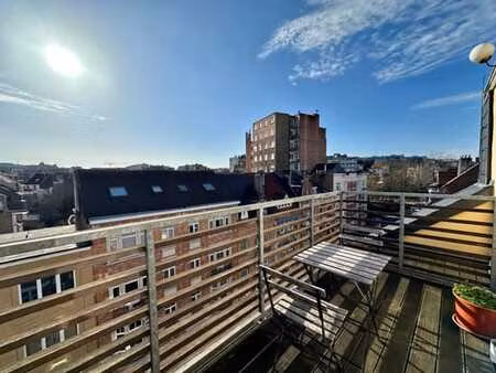etterbeek/leopoldville --- penthouse 1ch +-63m² + terrasse