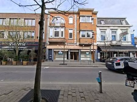 rez-de-chaussée commercial en plein centre de hannut