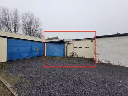 grand garage / hangar à louer à manage 100 m²