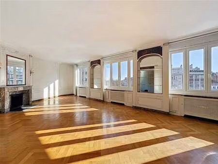 lumineux appt +/-225m² - 3 ch - 3sdb - 2 pkg