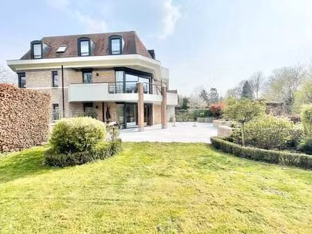 fort jaco - magnifique rez 2 chambres avec jardin