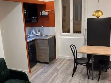 studi meublé rénové / coin nuit