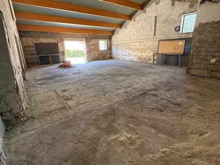 hangar / dépôt 135 m² – toiture neuve – saint-chamas – 1200/mois
