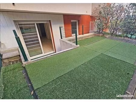 a louer appartement 2 pces + 1 place de parking