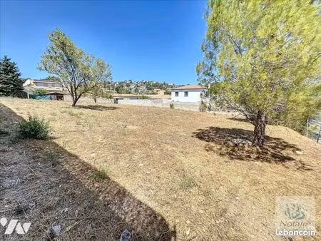 terrain 1556 m² les pennes mirabeau