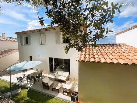 villa 4 pièces 92 m²